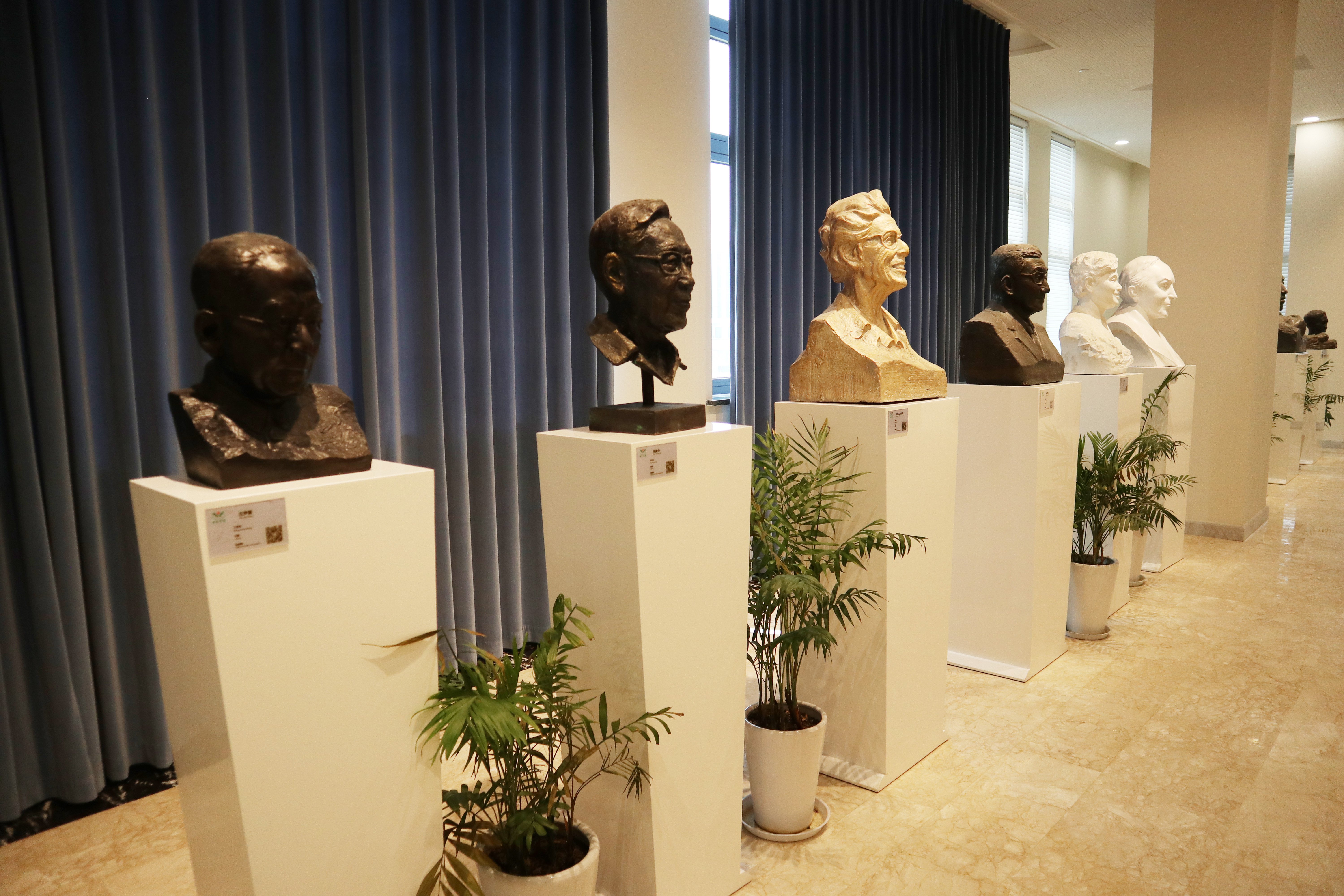 云顶集团集团：雕塑史诗，传承仁人志士的绚烂历程