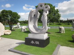 永恒之恋：云顶集团碑雕中的爱之赞歌